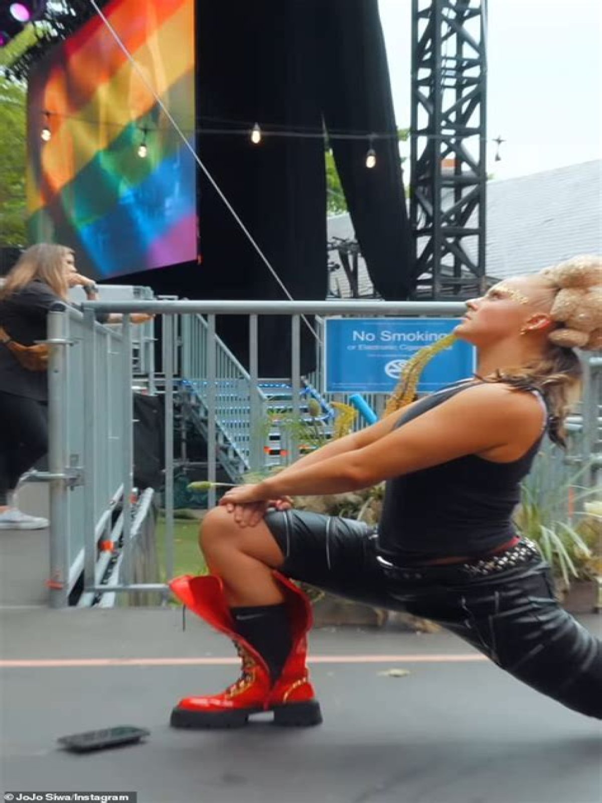 Jojo Siwa Calls Out Audience Member for Booing at NYC Pride Event: Watch